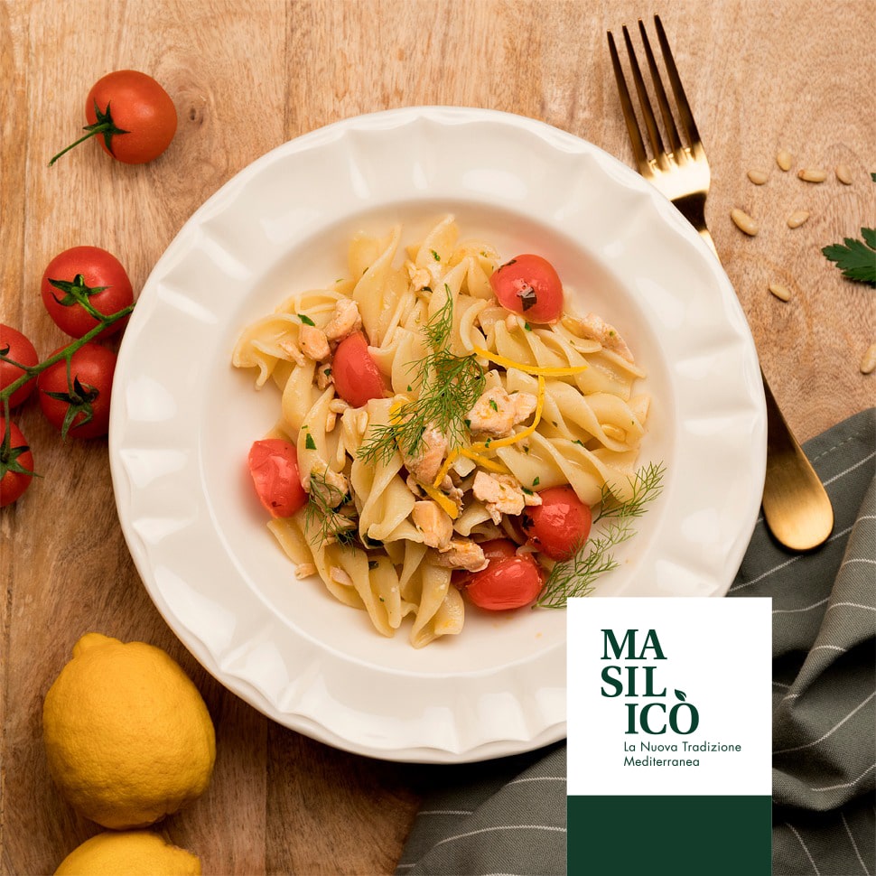 Fusilloni con Salmone e Pomodorini