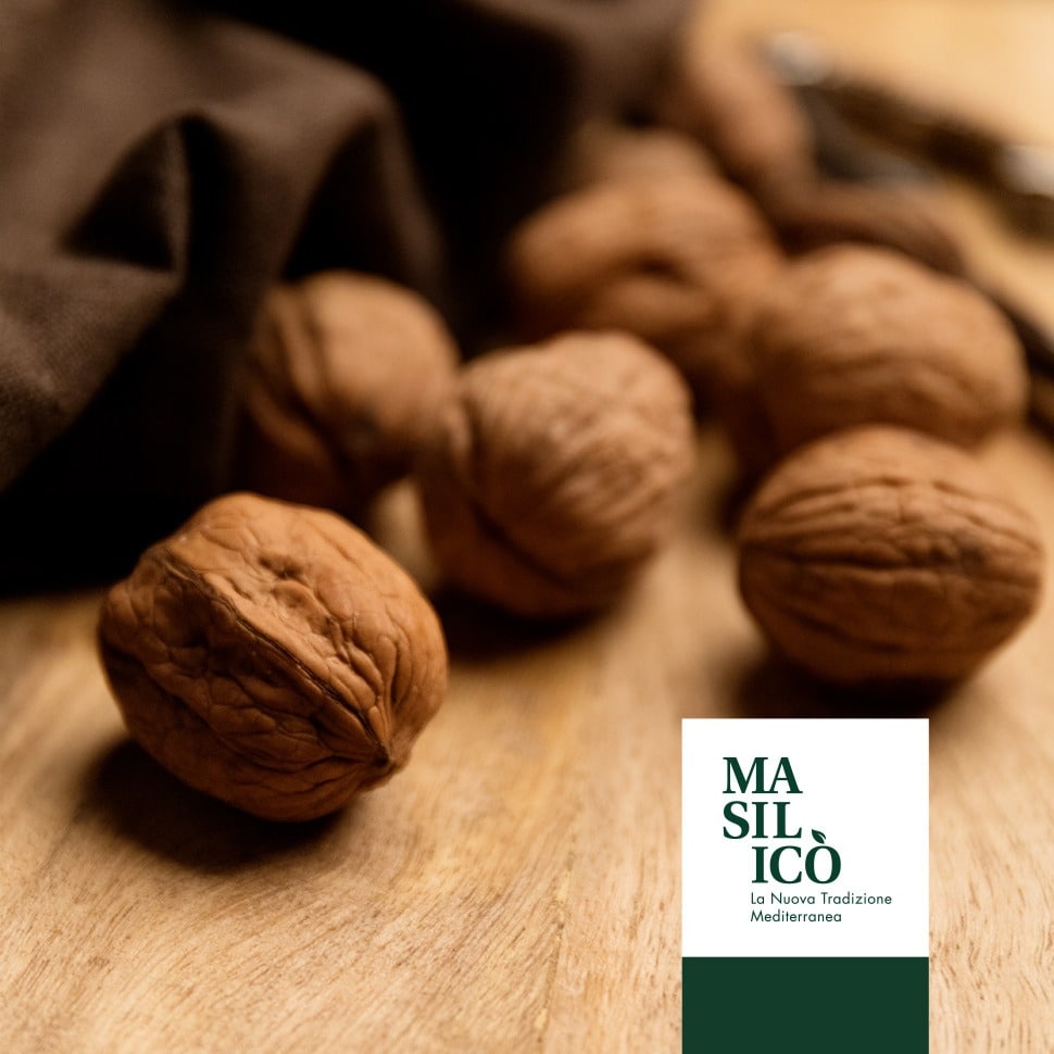 IL NOCE: PIANTA SOLITARIA