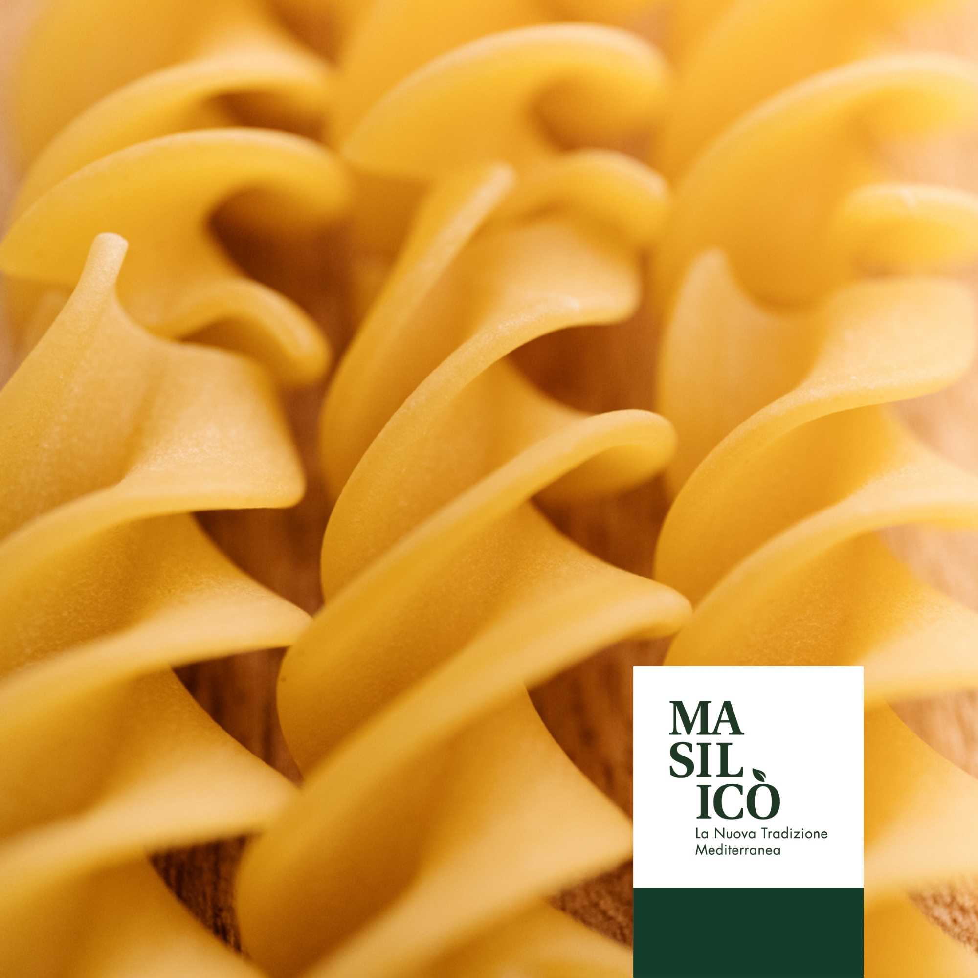 Pasta fredda con filetti di melanzane e feta