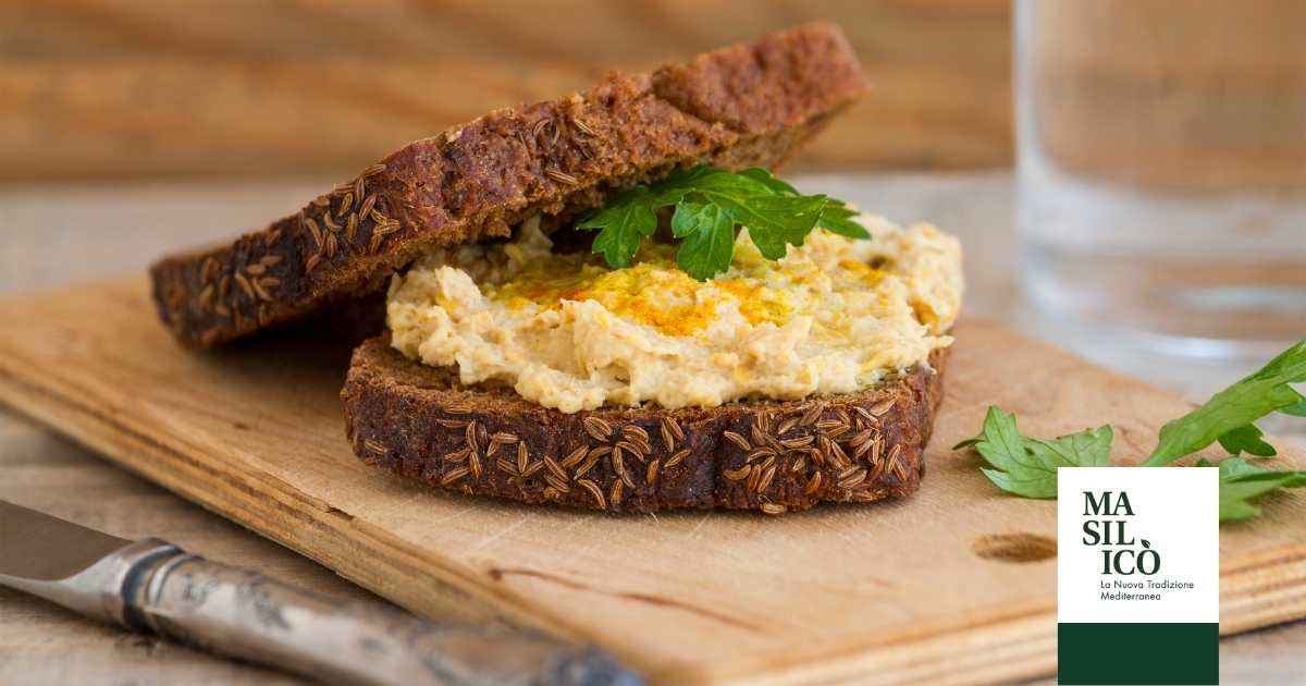 SANDWICH CON CECI E PROSCIUTTO CRUDO,SPIEDINI DI FRITTATA E POMODORINI